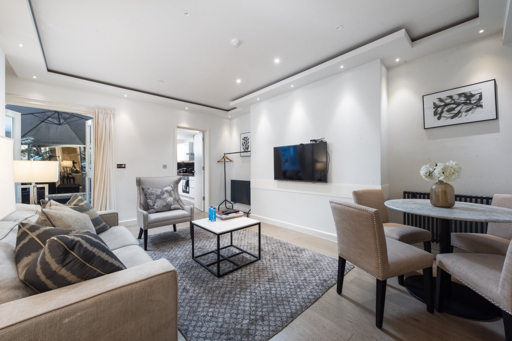 Luxury 3 Bedroom Apartment in Kensington