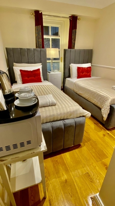 Modern En-suite Twin Room in Hyde Park/Paddington